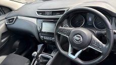 Nissan Qashqai 1.3 DiG-T N-Connecta 5dr [Glass Roof Pack] Petrol Hatchback